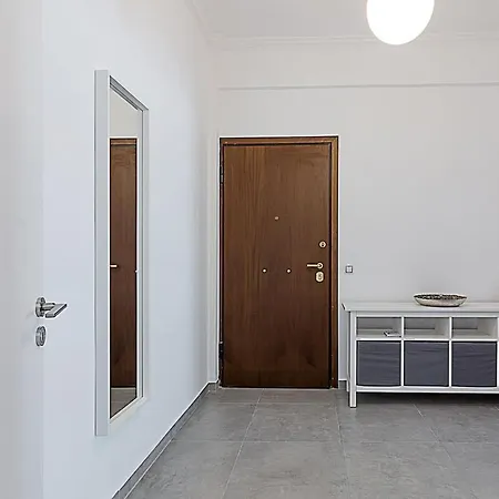 Spacious Two Bedroom In Central Location Atenas