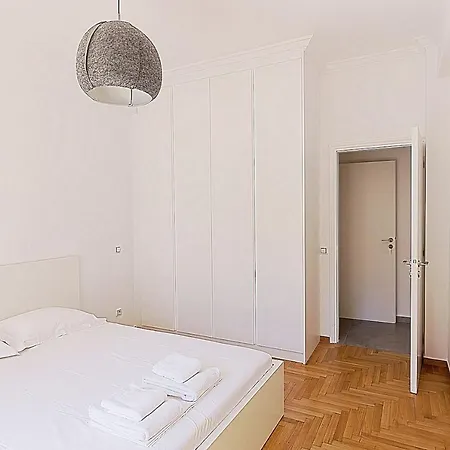 Apartamento Spacious Two Bedroom In Central Location *