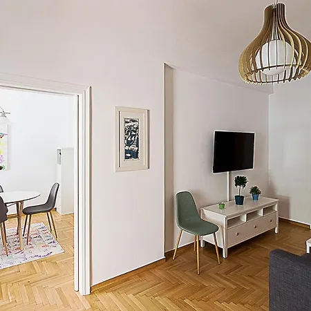 Spacious Two Bedroom In Central Location Atenas