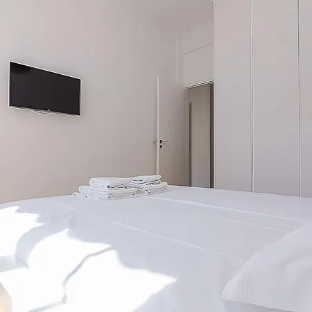 Spacious Two Bedroom In Central Location Atenas