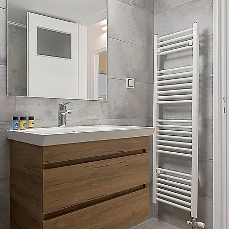Spacious Two Bedroom In Central Location *