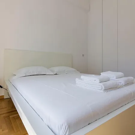 Spacious Two Bedroom In Central Location Atenas