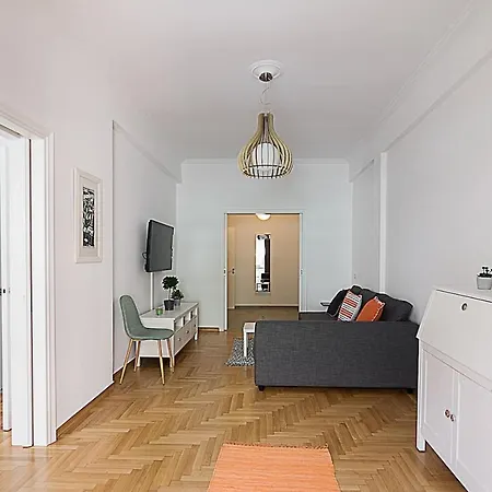 Spacious Two Bedroom In Central Location Apartamento Atenas