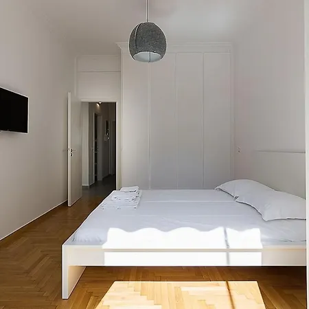 Spacious Two Bedroom In Central Location *