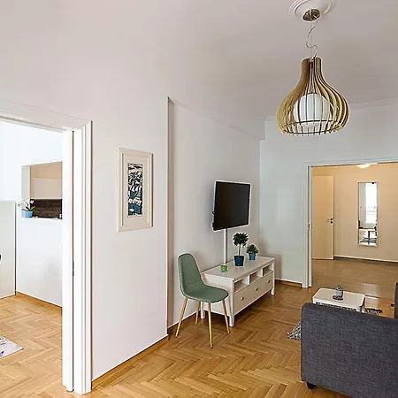Spacious Two Bedroom In Central Location Apartamento *