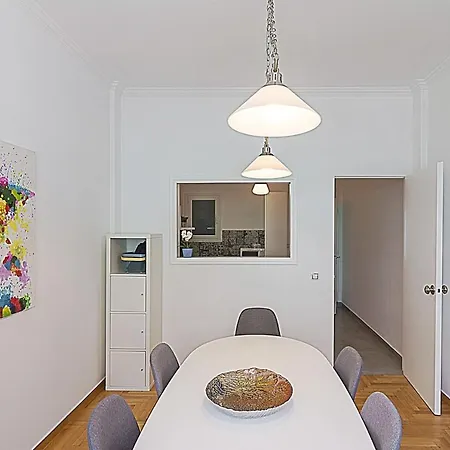 Spacious Two Bedroom In Central Location Atenas