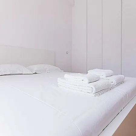 Apartamento Spacious Two Bedroom In Central Location Atenas